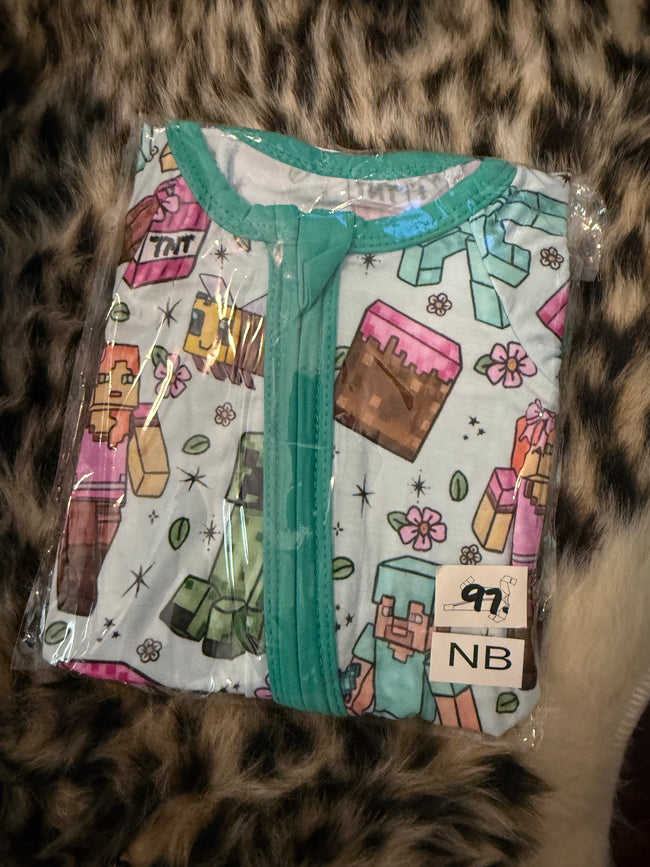 97 .GIRLY CRAFT DREAMLAND LONG SLEEVE SLEEPER - Bamboo - NEWBORN